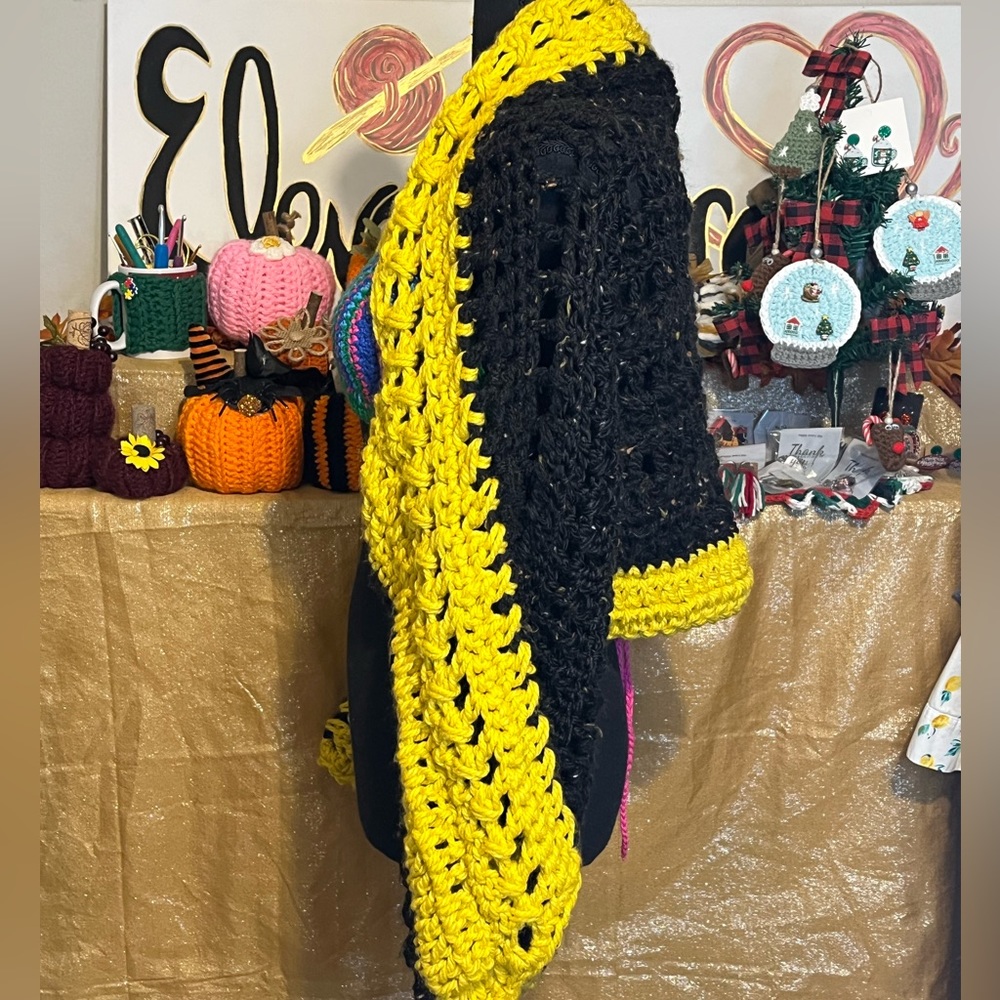 SOLD - Crocheted Cropped shrug Black & Yellow chunky Steelers Football - Picture 10 of 13